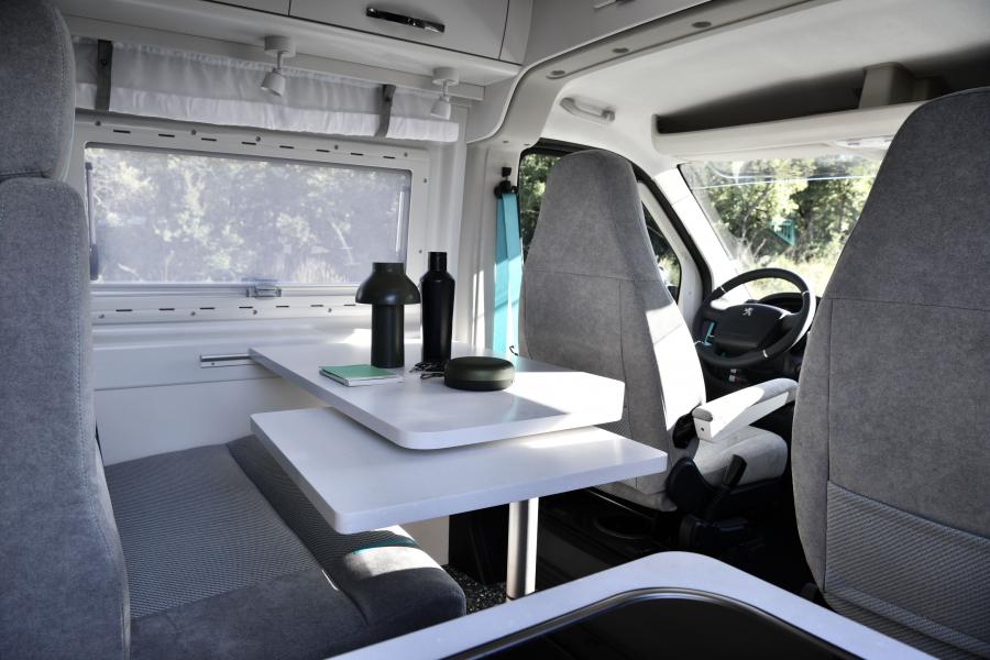 Интерьер Peugeot Boxer 4x4 Concept 2019 года  (фото 3 из 27)